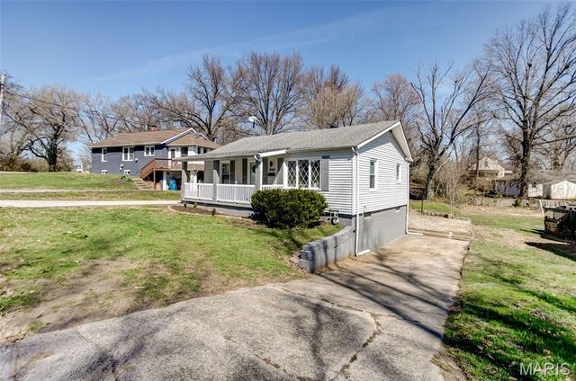 2425 La Salle Drive, Alton, IL 62002