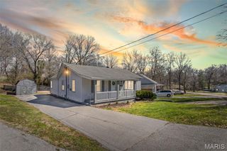 2425 La Salle Drive, Alton, IL 62002