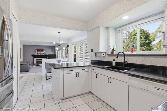 7210 Willow Oak Drive, West Bloomfield, MI 48324