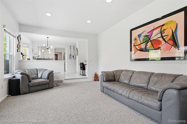 7210 Willow Oak Drive, West Bloomfield, MI 48324