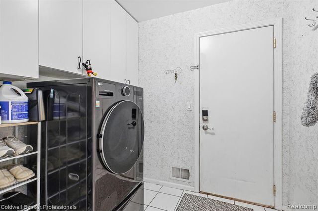 7210 Willow Oak Drive, West Bloomfield, MI 48324