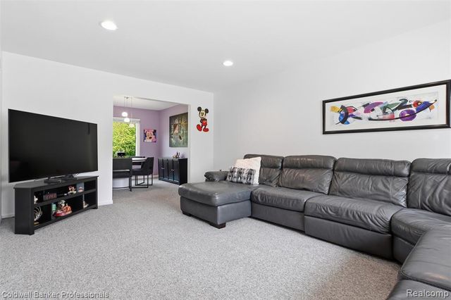 7210 Willow Oak Drive, West Bloomfield, MI 48324