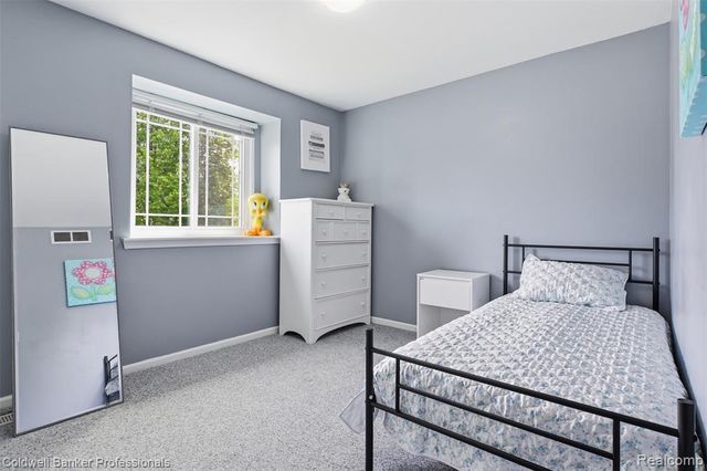 7210 Willow Oak Drive, West Bloomfield, MI 48324