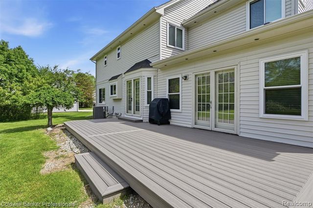 7210 Willow Oak Drive, West Bloomfield, MI 48324