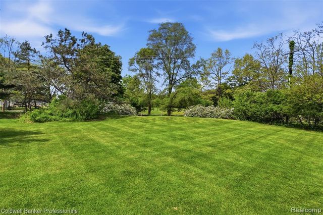 7210 Willow Oak Drive, West Bloomfield, MI 48324