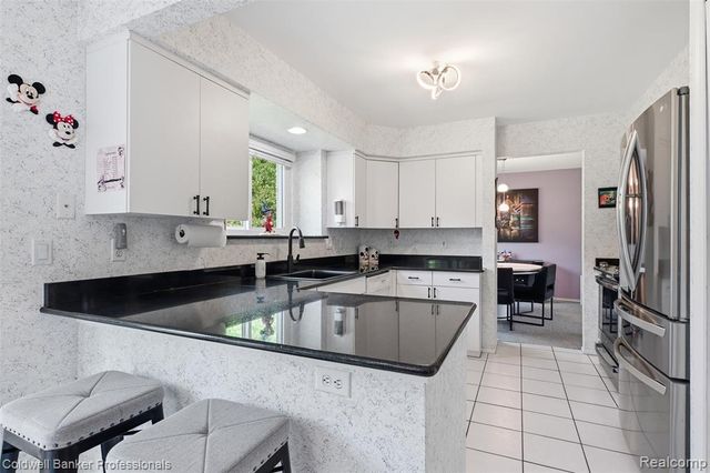 7210 Willow Oak Drive, West Bloomfield, MI 48324
