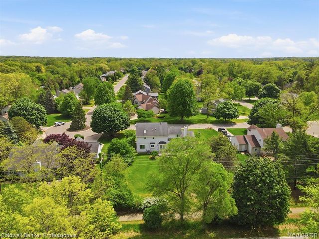 7210 Willow Oak Drive, West Bloomfield, MI 48324