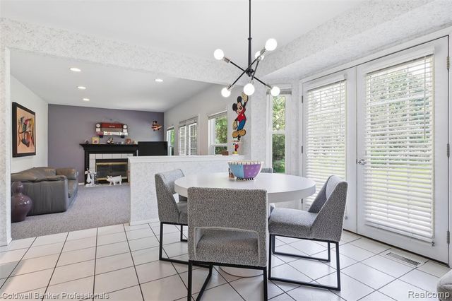 7210 Willow Oak Drive, West Bloomfield, MI 48324