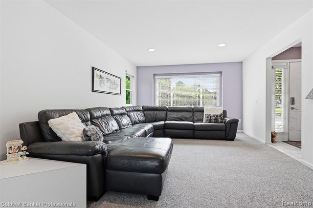 7210 Willow Oak Drive, West Bloomfield, MI 48324