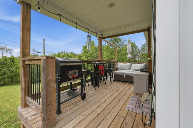 2017 Lucille Rt Court, Lawrenceburg, KY 40342