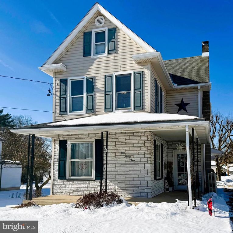 Image 1 of property listing at 194 N 7TH ST, Lehighton, PA 18235