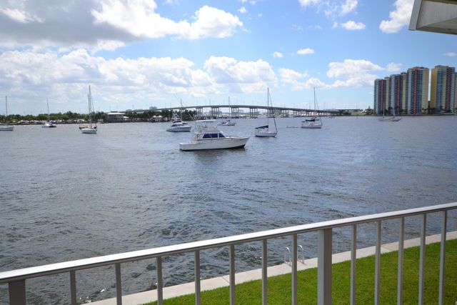 1051 SUGAR SANDS Boulevard 257, Singer Island, FL 33404