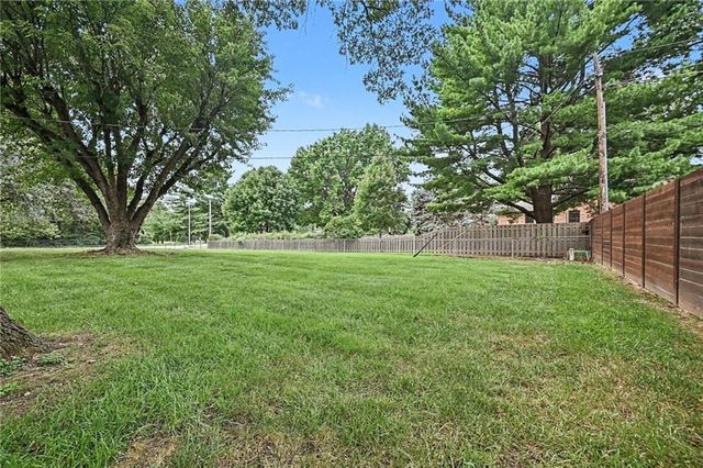 7030 Mill Creek Road, Shawnee, KS 66217