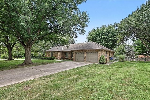 7030 Mill Creek Road, Shawnee, KS 66217