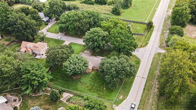 7030 Mill Creek Road, Shawnee, KS 66217