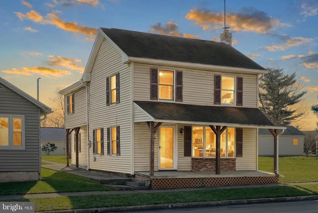 224 W KING ST, Abbottstown, PA 17301