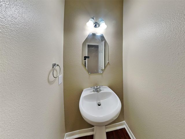 2902 Auburn Falls Lane, Houston, TX 77084