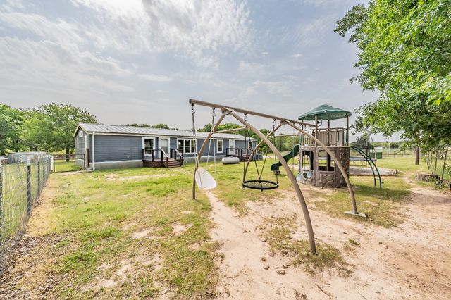 551 Sanger Drive, Springtown, TX 76082