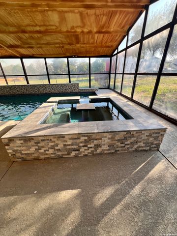 166 Big Oak Dr, Adkins, TX 78101