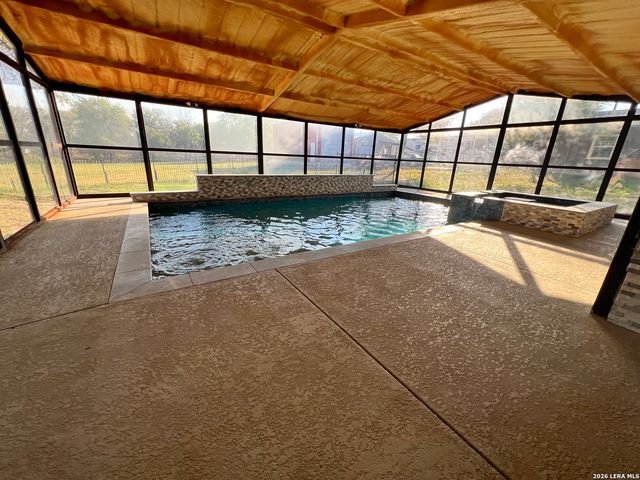 166 Big Oak Dr, Adkins, TX 78101