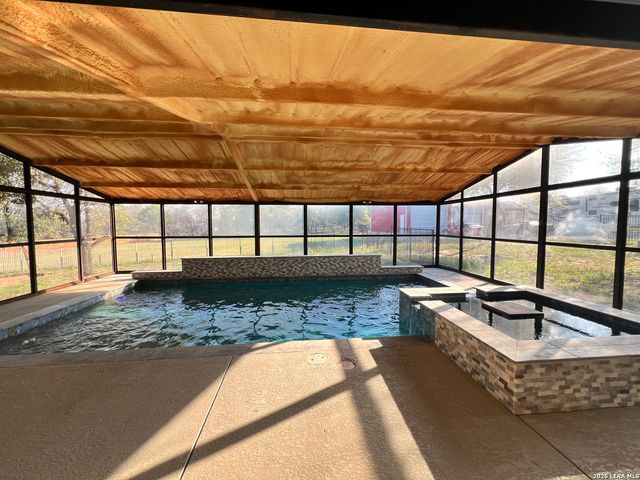 166 Big Oak Dr, Adkins, TX 78101