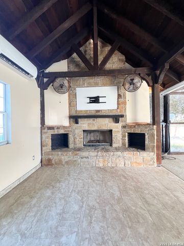 166 Big Oak Dr, Adkins, TX 78101