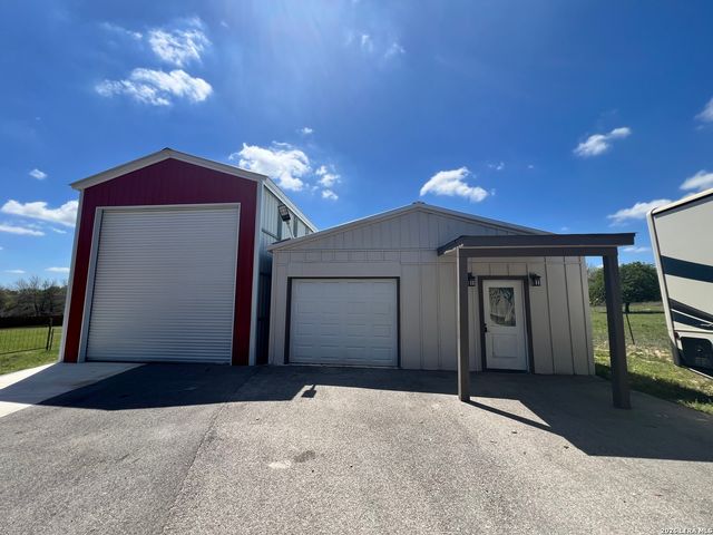 166 Big Oak Dr, Adkins, TX 78101