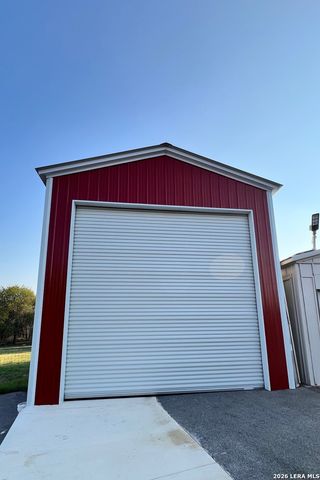 166 Big Oak Dr, Adkins, TX 78101