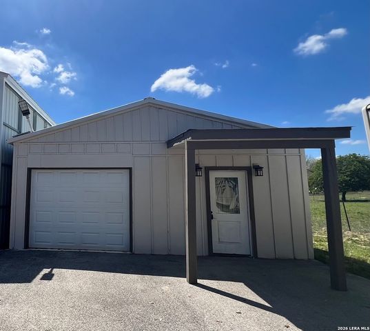 166 Big Oak Dr, Adkins, TX 78101