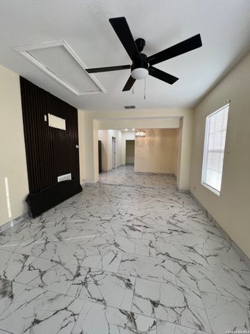 166 Big Oak Dr, Adkins, TX 78101