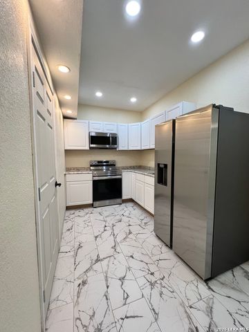 166 Big Oak Dr, Adkins, TX 78101