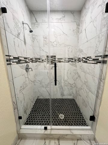 166 Big Oak Dr, Adkins, TX 78101