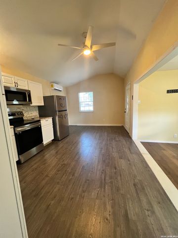 166 Big Oak Dr, Adkins, TX 78101