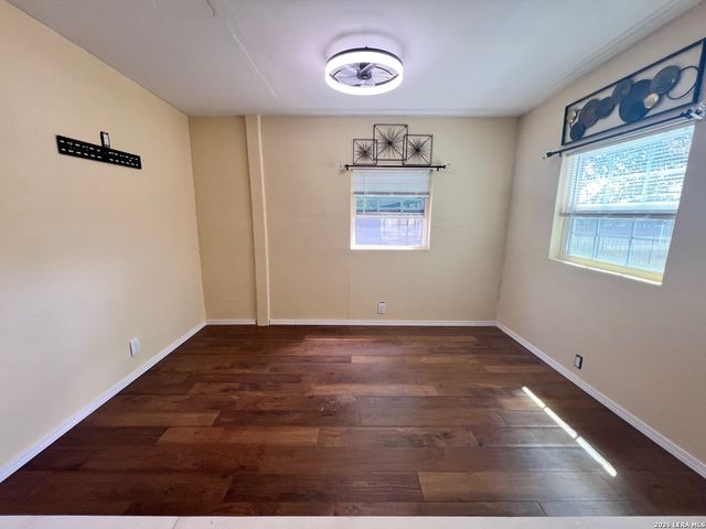 166 Big Oak Dr, Adkins, TX 78101