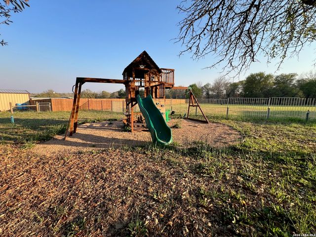 166 Big Oak Dr, Adkins, TX 78101