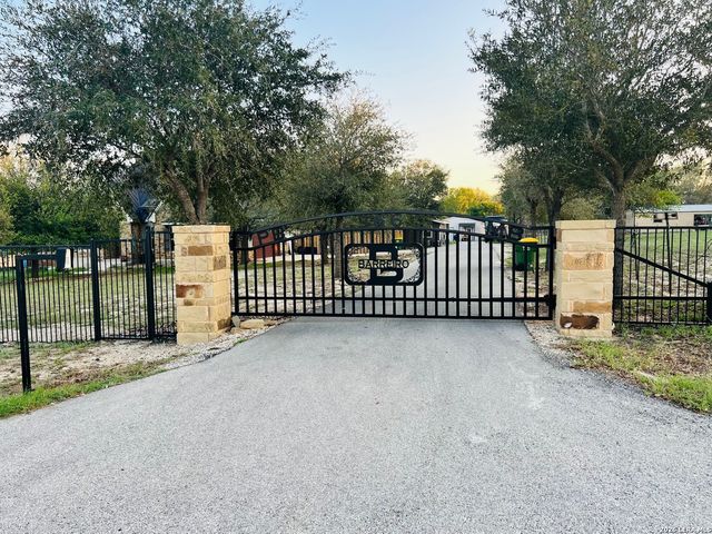 166 Big Oak Dr, Adkins, TX 78101