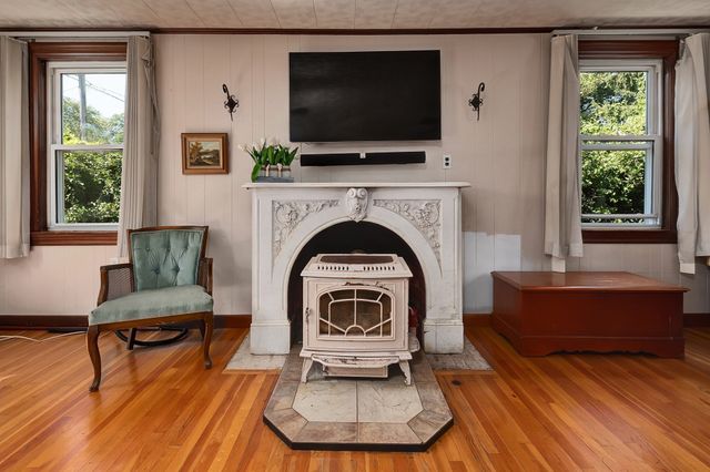 37 Riverdale Ave, Haverhill, MA 01835