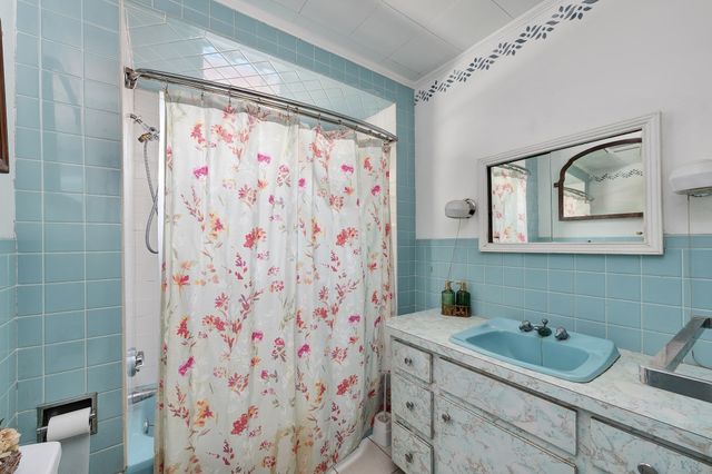 37 Riverdale Ave, Haverhill, MA 01835