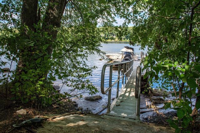37 Riverdale Ave, Haverhill, MA 01835