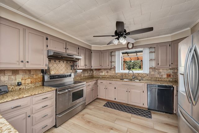 37 Riverdale Ave, Haverhill, MA 01835