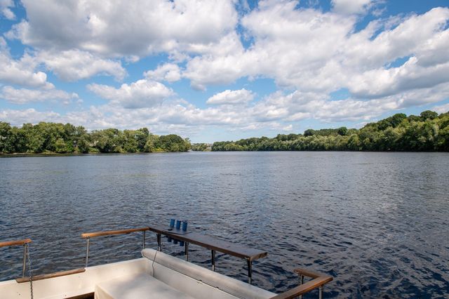 37 Riverdale Ave, Haverhill, MA 01835