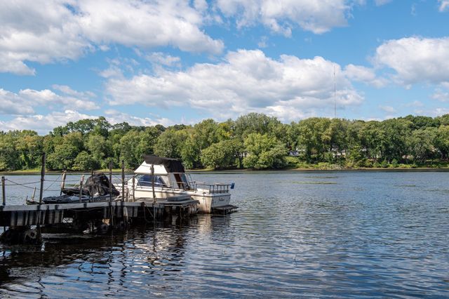 37 Riverdale Ave, Haverhill, MA 01835