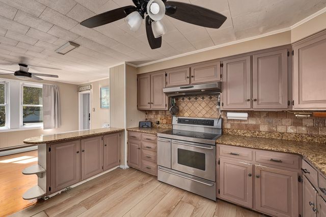 37 Riverdale Ave, Haverhill, MA 01835