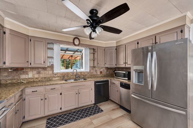 37 Riverdale Ave, Haverhill, MA 01835