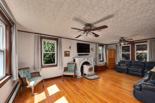 37 Riverdale Ave, Haverhill, MA 01835