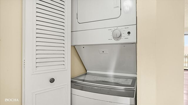 201 Gregory Street 15, Aurora, IL 60504