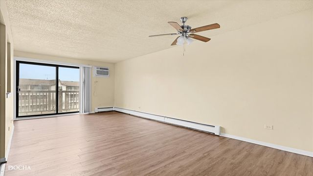 201 Gregory Street 15, Aurora, IL 60504