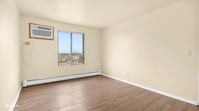 201 Gregory Street 15, Aurora, IL 60504