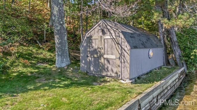 5006 Tall Pines Road, Florence T-wi, WI 54121