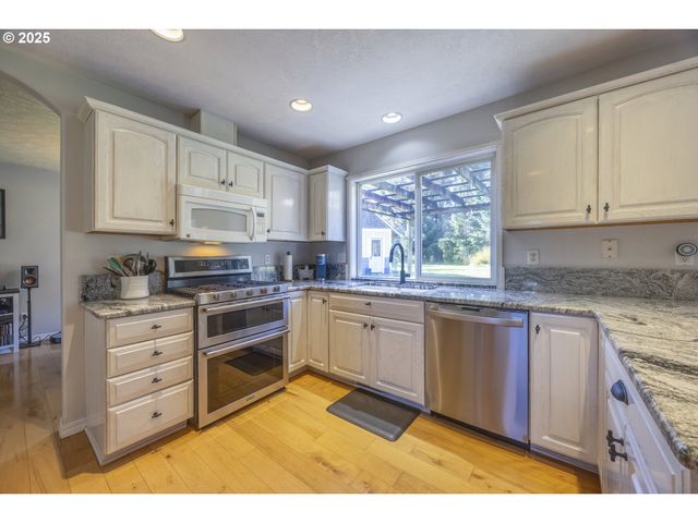 92702 FERN HILL Rd, Astoria, OR 97103